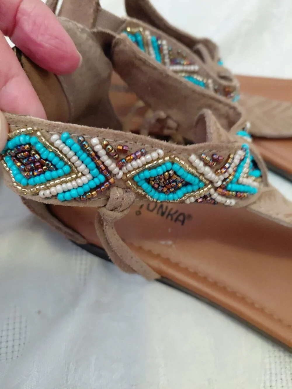Minnetonka Antigua Taupe Leather Turquoise Beaded BOHO Thong Sandals 9